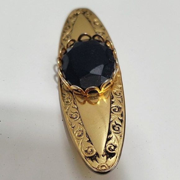 4/$20 Vintage Golden Brooch With Black Onyx Stone 🌴 - Picture 1 of 5
